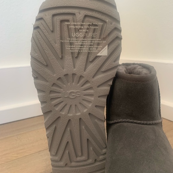 Ugg WOMENS MINI GRAY NEW WITHOUT BOX SIZE 6. # snowboard ski winter cold boot - Picture 5 of 6